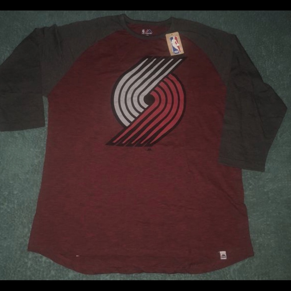 NBA Portland Trailblazers Men’s Shirt Size XLT.